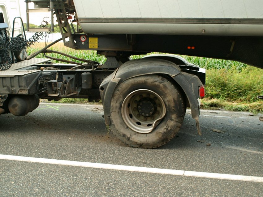 Schwerer VU Koeln Immendorf Kerkraderstr P487.JPG